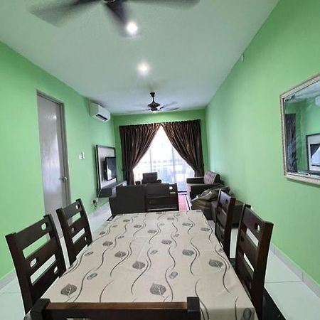 Faiz Homestay クチン エクステリア 写真